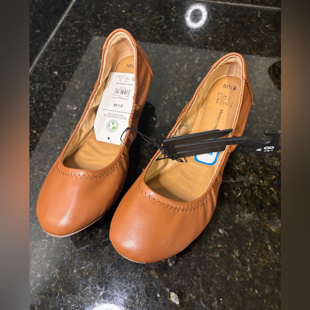TIME AND TRU NWT Brown Ballet Flats 8.5W